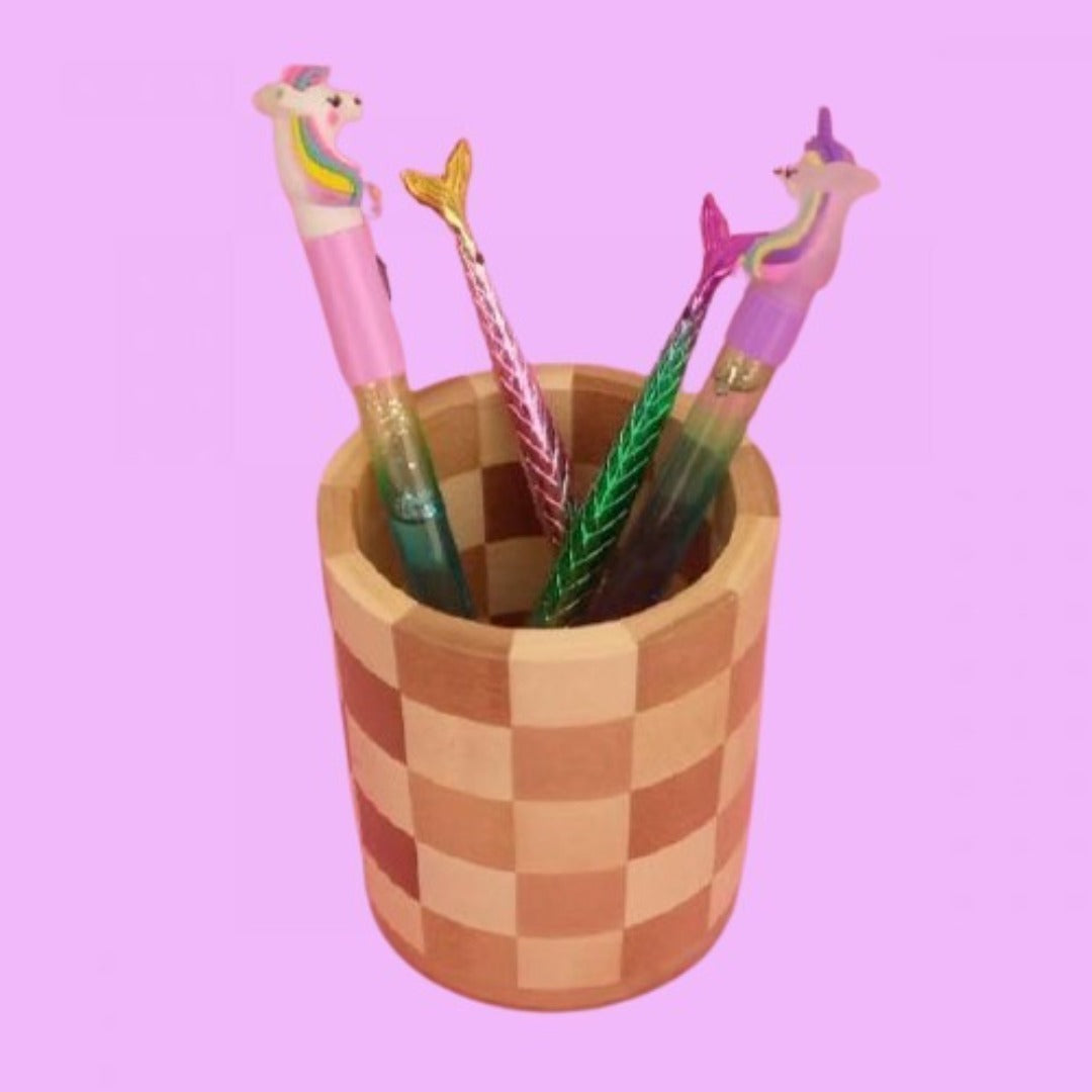 Wooden Check Desk Pen Pencil Holder